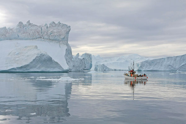 63歲中國退休男人追夢北極拍攝當?shù)卦∶? style=
