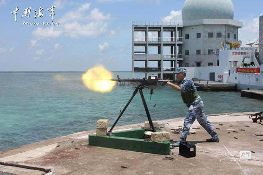 高清：駐永暑礁部隊用重機槍艦炮對海攻擊演練