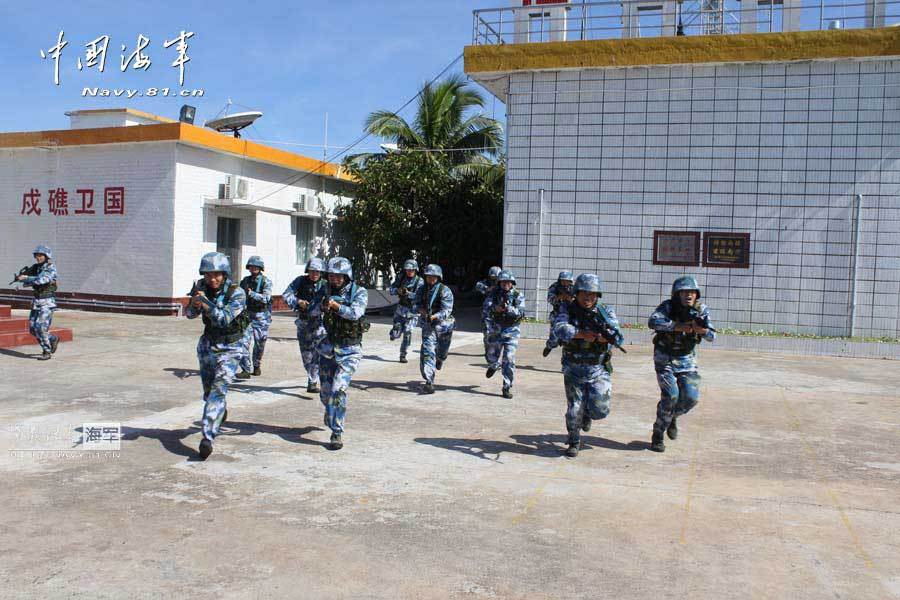 高清：駐永暑礁部隊用重機槍艦炮對海攻擊演練