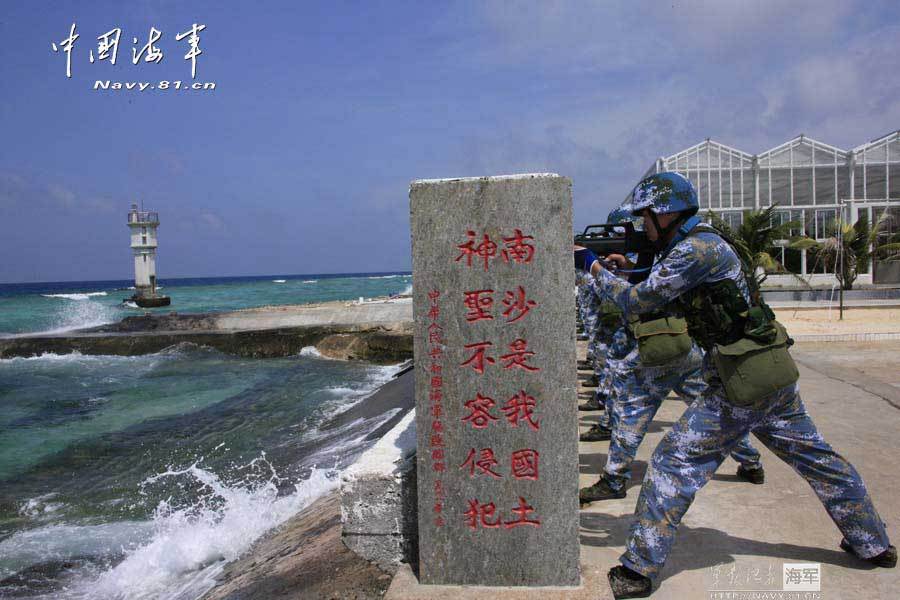 高清：駐永暑礁部隊用重機槍艦炮對海攻擊演練