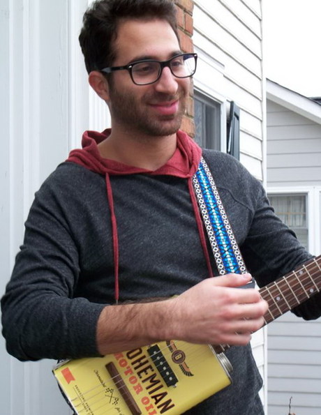 圖：美國兩兄弟變廢汽油罐為電吉他