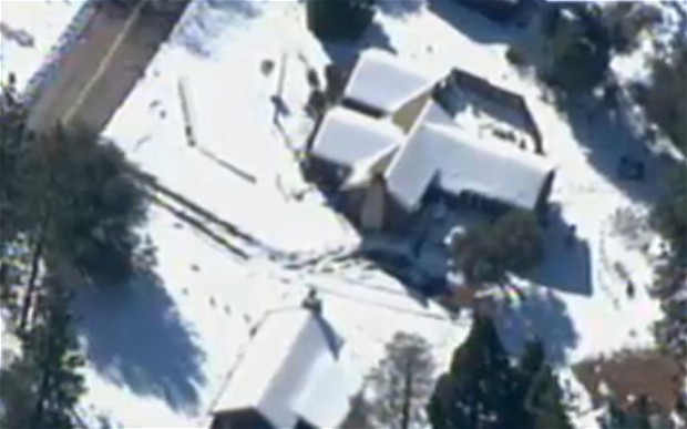 洛杉磯警方圍捕疑似殺人前警察 美“國內(nèi)恐怖分子”或已斃命