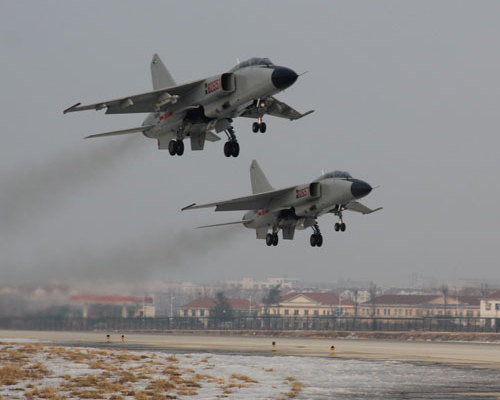 北海艦隊(duì)航空兵某團(tuán)突防演練雙機(jī)起飛