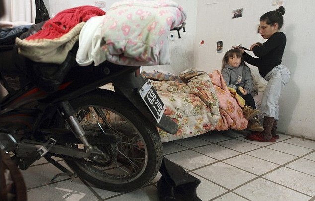 出生就陪母親坐牢 阿根廷監(jiān)獄無辜孩子境遇令人心酸