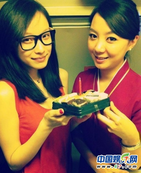 李小璐楊冪萌過90后楊紫 明星裝嫩自拍秘籍