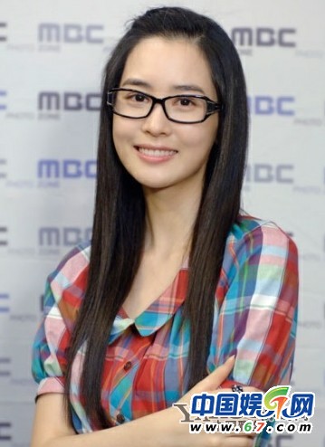 李小璐楊冪萌過90后楊紫 明星裝嫩自拍秘籍