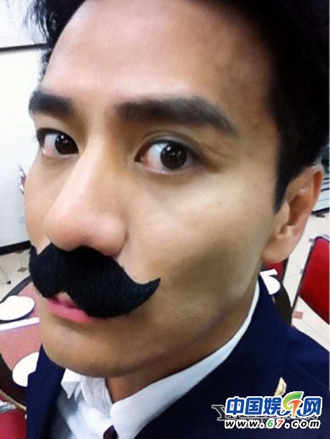 李小璐楊冪萌過90后楊紫 明星裝嫩自拍秘籍