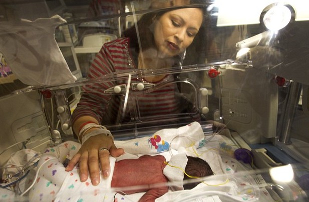 美國母親情人節生出兩組同卵雙胞胎 自然受孕率僅7000萬分之一