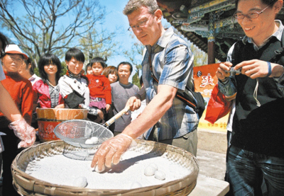老外眼中的元宵節:有點像過圣誕節