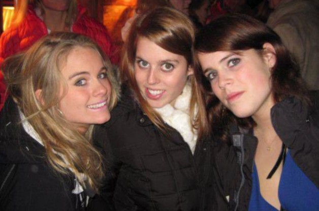 哈里王子與女友復(fù)合出席皇室派對(duì) 滑雪場(chǎng)熊抱秀恩愛