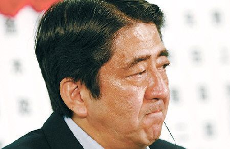 安倍晉三國會中頻上廁所 在野黨要求暫停審議