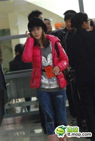 瞿穎現身機場無星味 女星機場真容照大PK