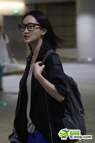 瞿穎現身機場無星味 女星機場真容照大PK