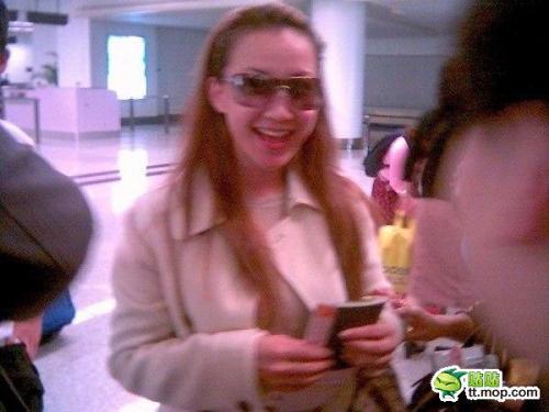 瞿穎現身機場無星味 女星機場真容照大PK