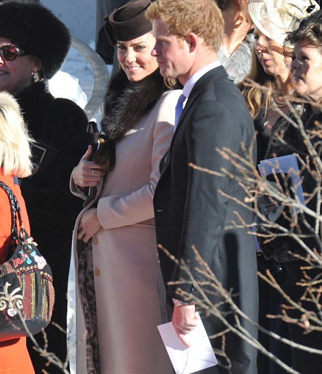 凱特王妃現身友人婚禮 “孕”味十足魅力不減