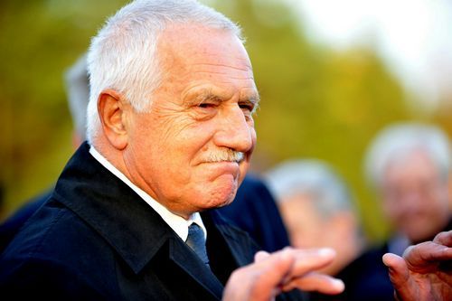 捷克總統以違憲叛逆罪被控告 或因大赦囚犯