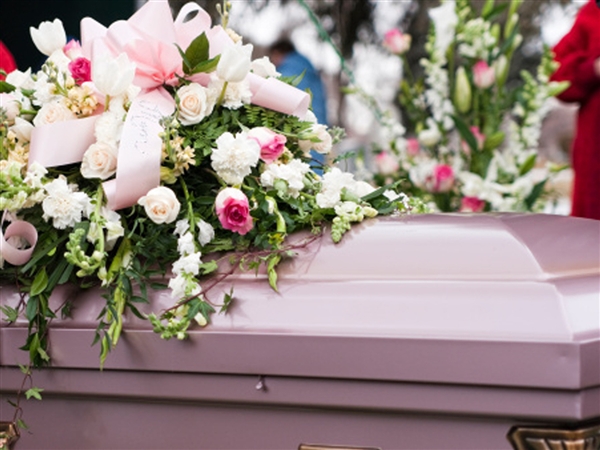 新鮮!美八旬老人同學聚會地點選在殯儀館