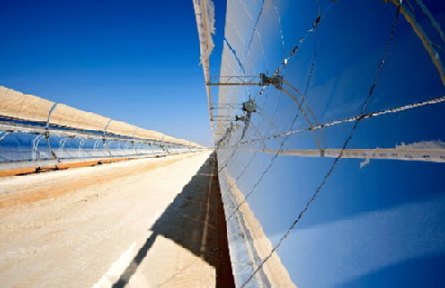 世界最大太陽能發電站落戶阿聯酋 為兩萬家庭供電