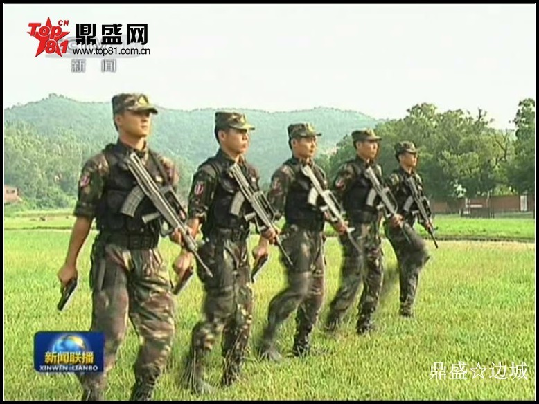 我特種兵自創(chuàng)腳跟踢槍上膛動作 可先敵擊發(fā)