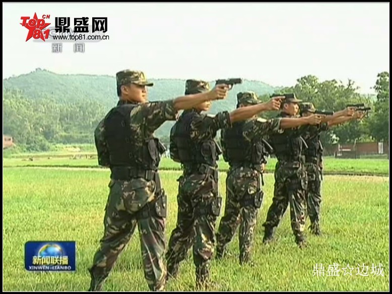 我特種兵自創(chuàng)腳跟踢槍上膛動作 可先敵擊發(fā)