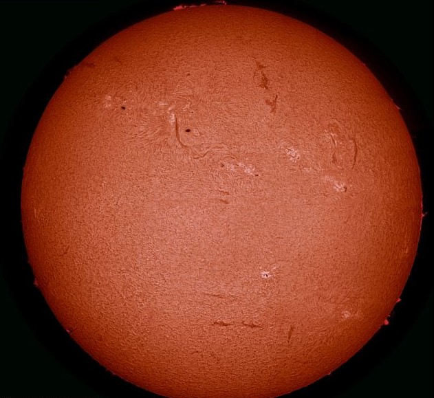 英國天文愛好者用自家望遠鏡捕捉太陽表面驚人細節