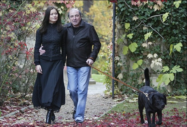 俄富豪寓所內(nèi)未發(fā)現(xiàn)可疑物質(zhì) 生前被指喜歡玩弄少女