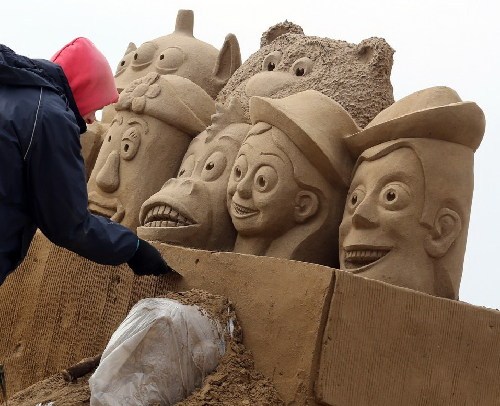 好萊塢主題加盟英國韋斯頓沙雕節(jié) “巨星”云集沙灘