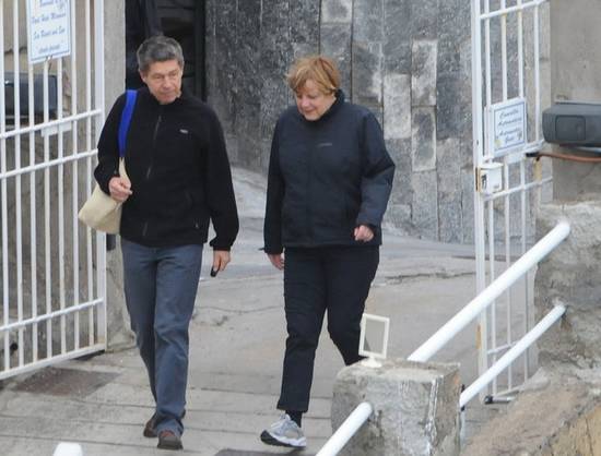 德總理攜夫度假被“騷擾” 意官員逼其正視歐元區危機