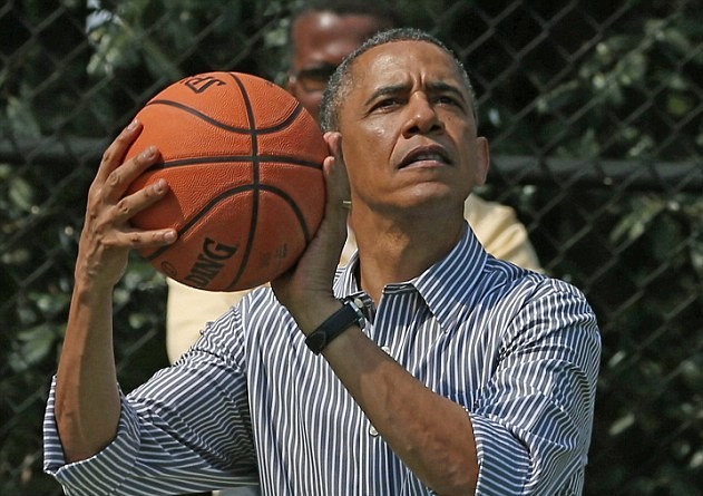 奧巴馬與數萬人白宮共慶復活節 投籃22中2很無奈