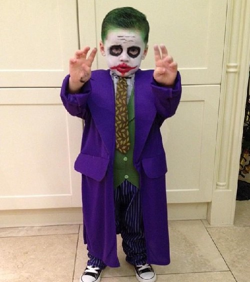 名人微博曬娃萌照 帶火嬰兒搞怪服裝