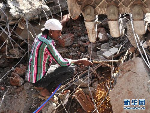 印度違章樓房坍塌致72死70傷 或已無生還者