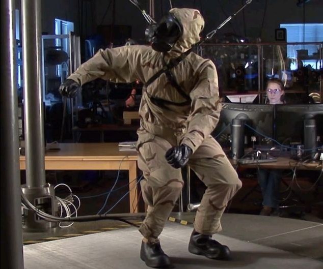 美研發(fā)高性能仿生機(jī)器人 能出汗可測試軍用防護(hù)服