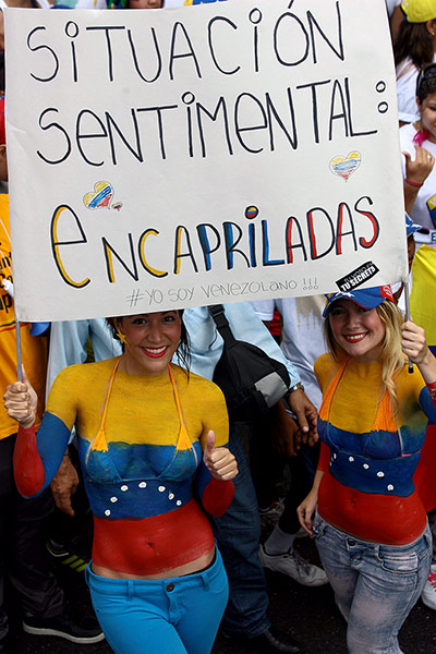 委總統大選在即口水仗正酣 數十萬人集會支持反對派