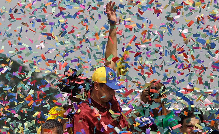 委總統大選在即口水仗正酣 數十萬人集會支持反對派