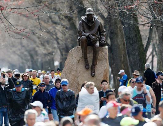 圖解波士頓馬拉松爆炸案 現(xiàn)場一片狼藉