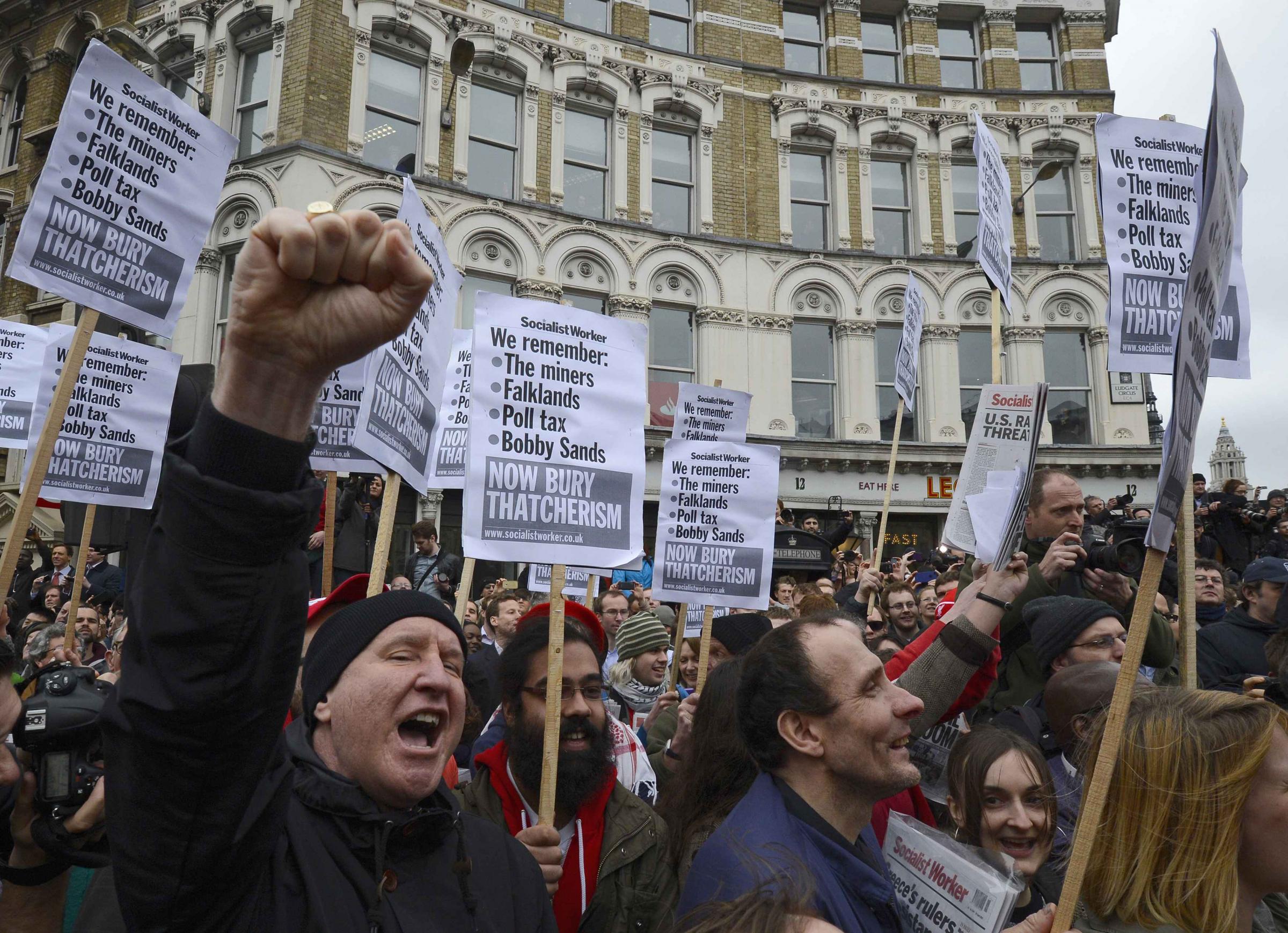 撒切爾夫人葬禮17日舉行 路旁出現抗議示威者