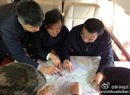李克強(qiáng)乘專機(jī)赴四川雅安地震災(zāi)區(qū)