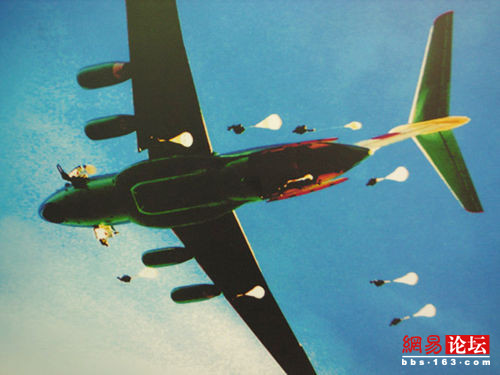 [組圖]曝光大地震中的空中救援部隊