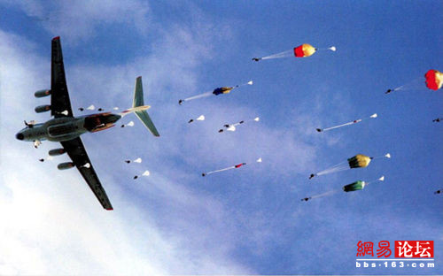 [組圖]曝光大地震中的空中救援部隊