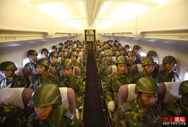 [組圖]曝光大地震中的空中救援部隊