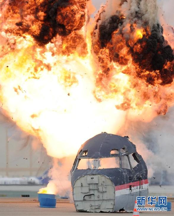 洛杉磯進行空難應(yīng)急演練