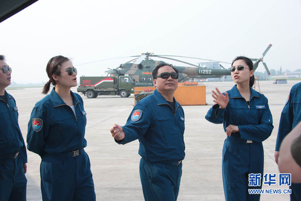 成空抗震姐妹花奮戰一線 曾是殲擊機飛行員