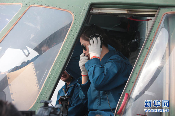 成空抗震姐妹花奮戰(zhàn)一線 曾是殲擊機(jī)飛行員