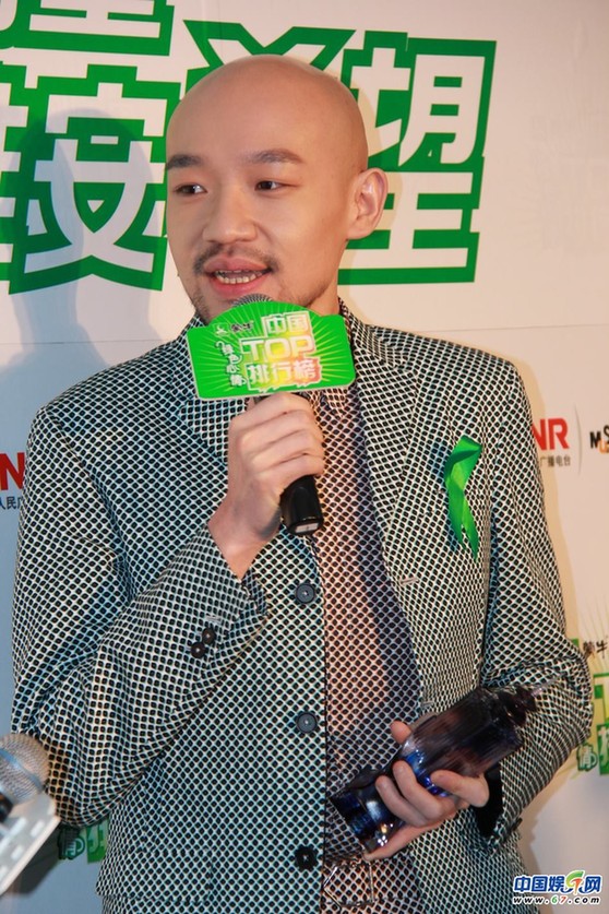 直擊中國TOP排行榜頒獎晚會 Ella低胸秀乳溝 劉忻現“蜘蛛”紋身