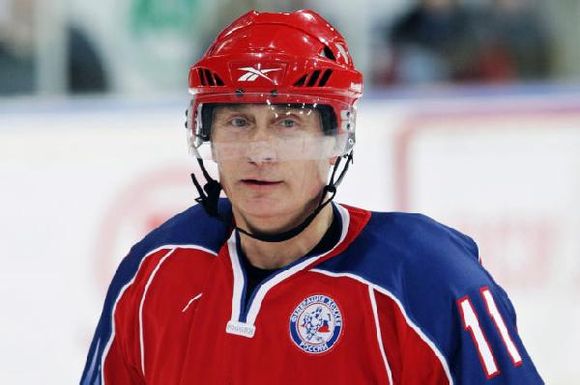 全能普京：上天下海還賣萌 克格勃時(shí)代善用“燕子”