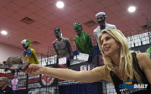 美國步槍協(xié)會(huì)展出帶槍袋胸罩 或?yàn)橼A得女性支持