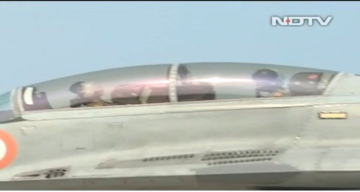 印度海軍米格-29KUB艦載戰機服役現場圖曝光