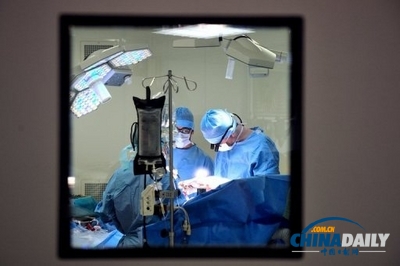 匈牙利男子攜斷臂駕車求醫獲救 或歸功于太緊張