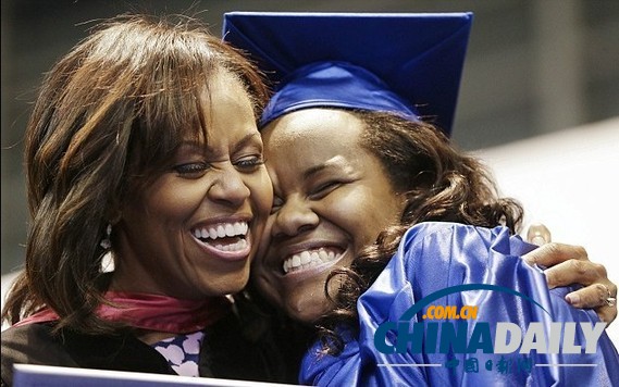米歇爾畢業典禮大談夢想 學校怕漏雨憂鼠患求生存