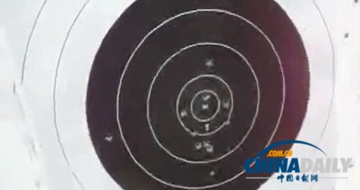 僅憑聲音可擊中80%目標 美國盲人神槍手受追捧